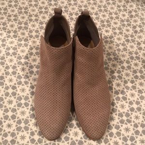 Dolce Vita Kaidie tan suede bootie